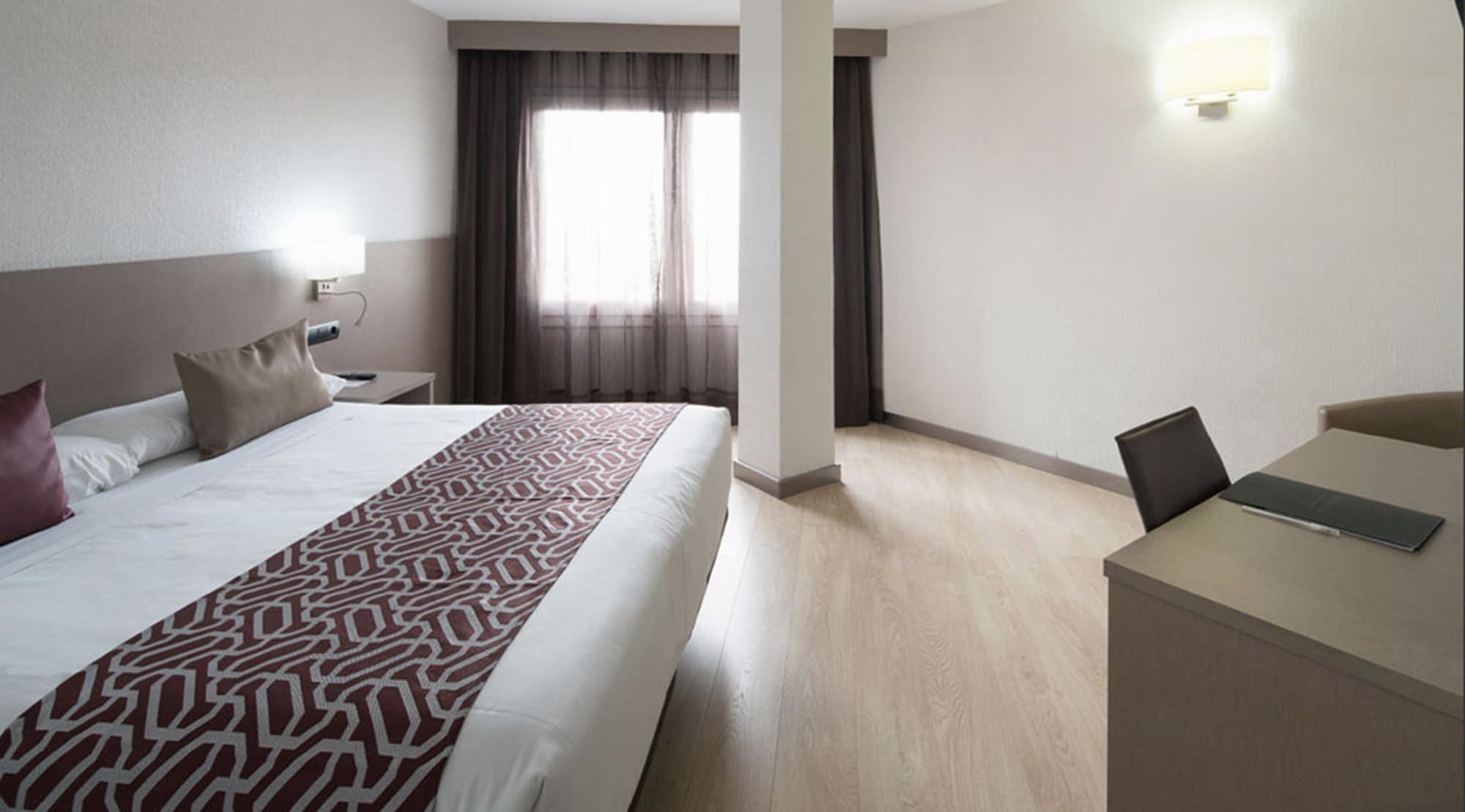 Hotel Catalonia Park Güell Barcellona Esterno foto