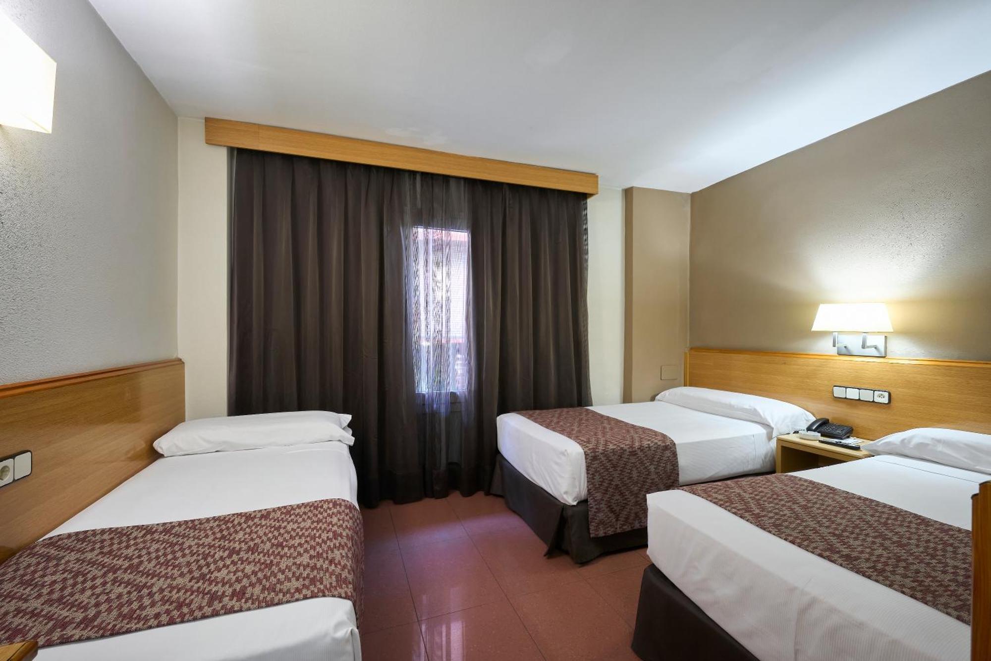 Hotel Catalonia Park Güell Barcellona Esterno foto