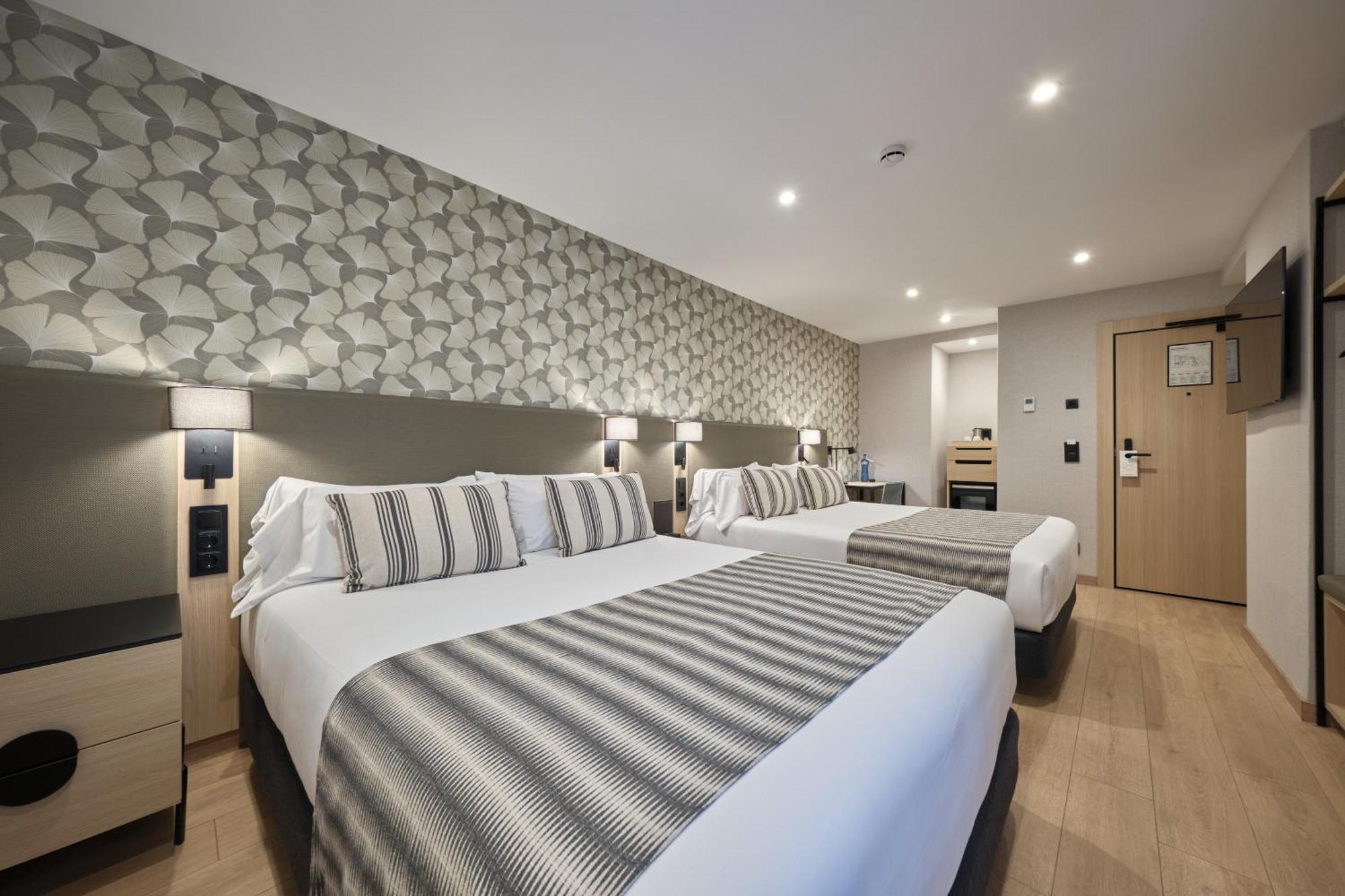 Hotel Catalonia Park Güell Barcellona Esterno foto
