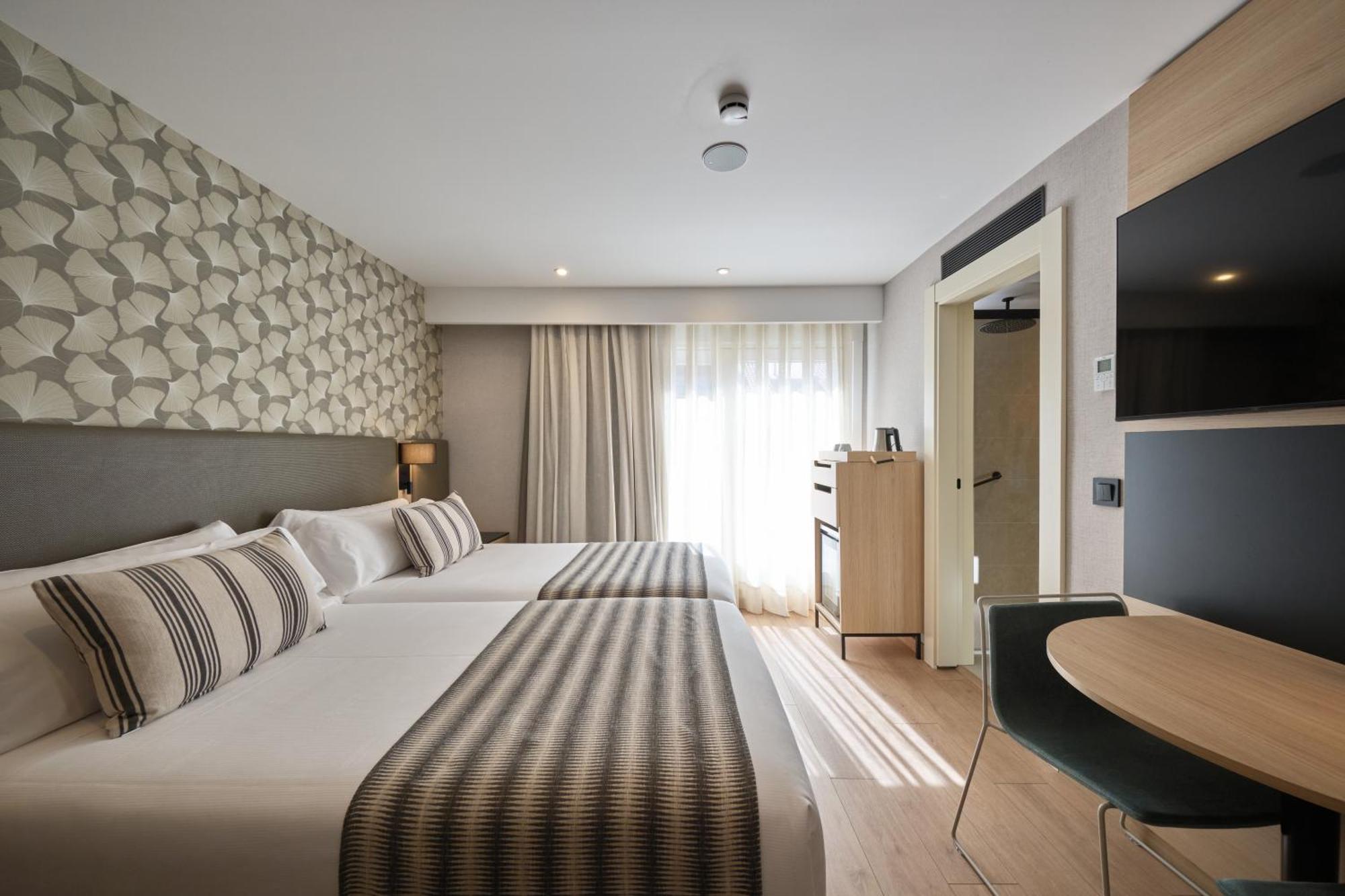 Hotel Catalonia Park Güell Barcellona Esterno foto