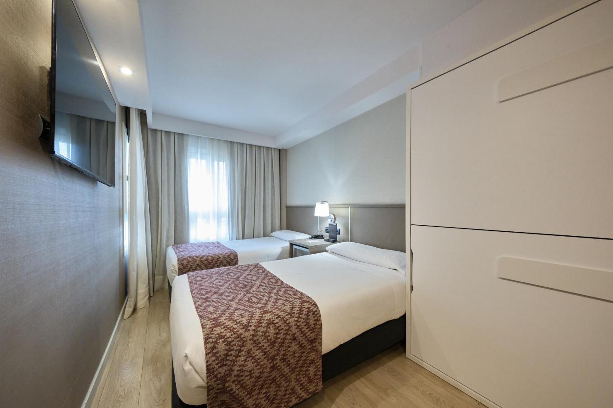 Hotel Catalonia Park Güell Barcellona Esterno foto